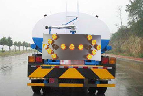 15燈車載施工導(dǎo)向牌應(yīng)用于灑水車.jpg